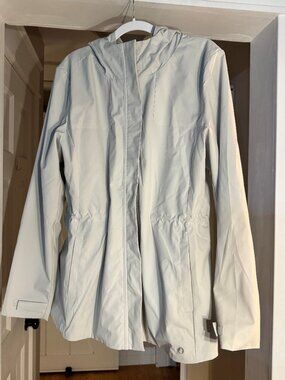 The American Outdoorsman Women’s Large Rain Jacket Hoodie